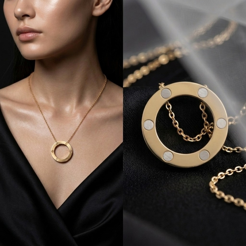 Collier Calmeya, finition doré, bijou porté