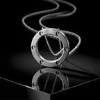 Collier Calmeya argenté, détail du pendentif